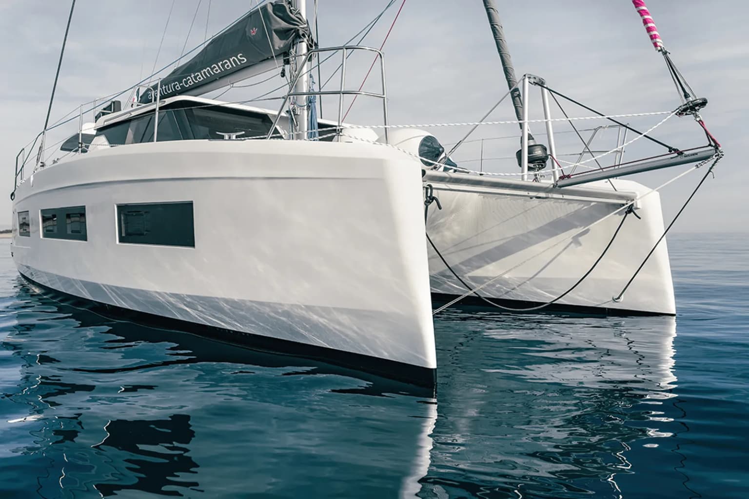 Pronto Sail 37: Stylish Catamaran with Flybridge & Paddleboards - Fotoğraf 5