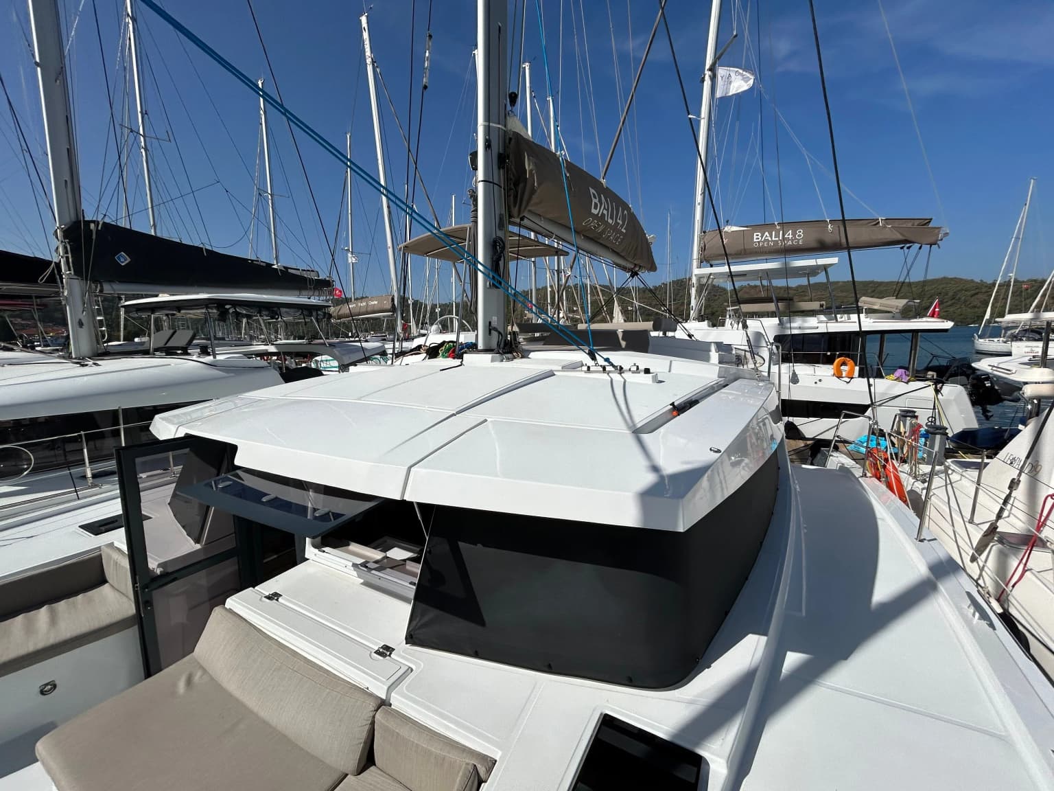 Sah Mat 4.2: Konforlu 3 Kabinli Catamaran - Fotoğraf 5