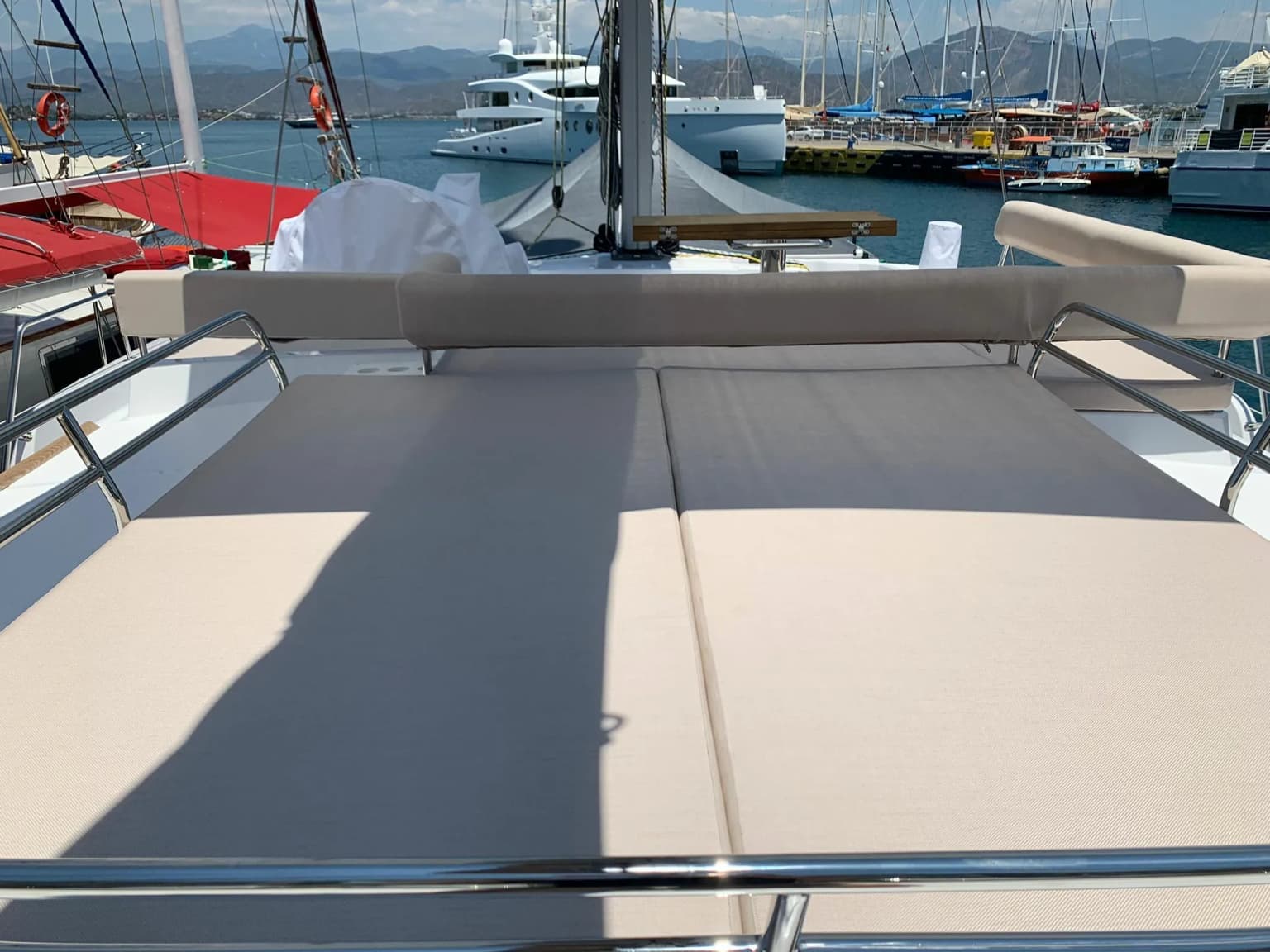 Ani Yasa: Luxe Catamaran with Flybridge & Chef - Fotoğraf 3