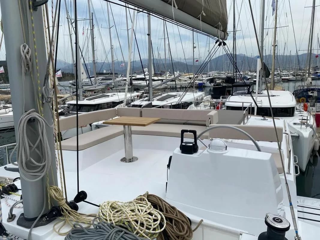 La Brise: Spacious Catamaran with Flybridge & Oven - Fotoğraf 4