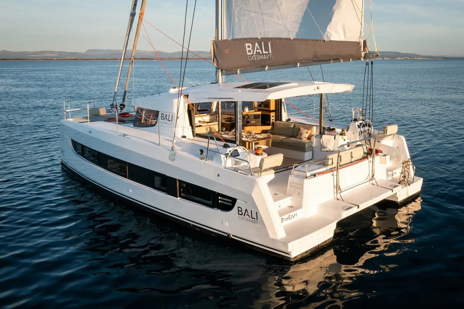 Sail Dorado: Stylish 2024 Bali Catamaran - Fotoğraf 5
