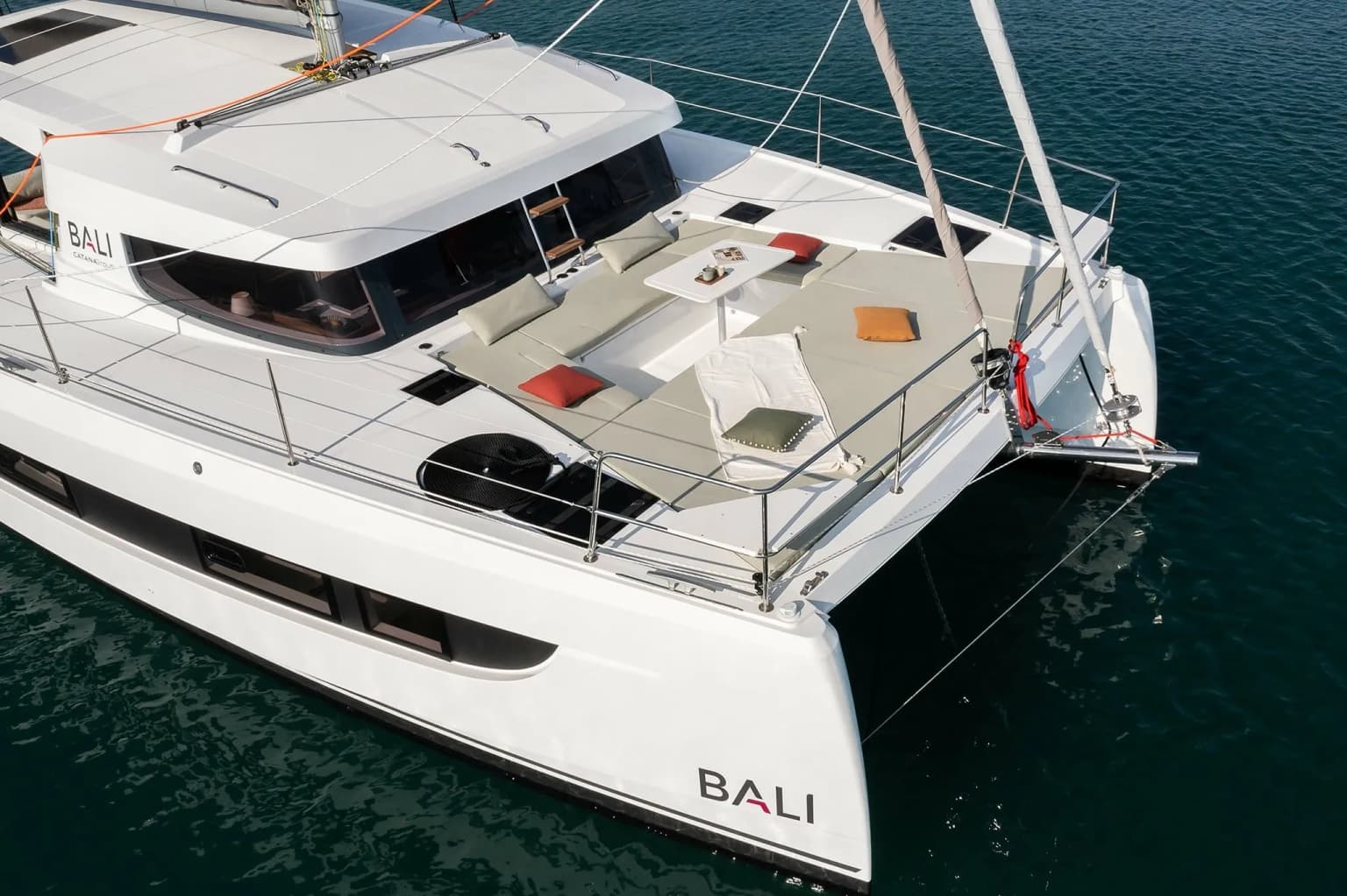 Sail Dorado: Stylish 2024 Bali Catamaran - Fotoğraf 4