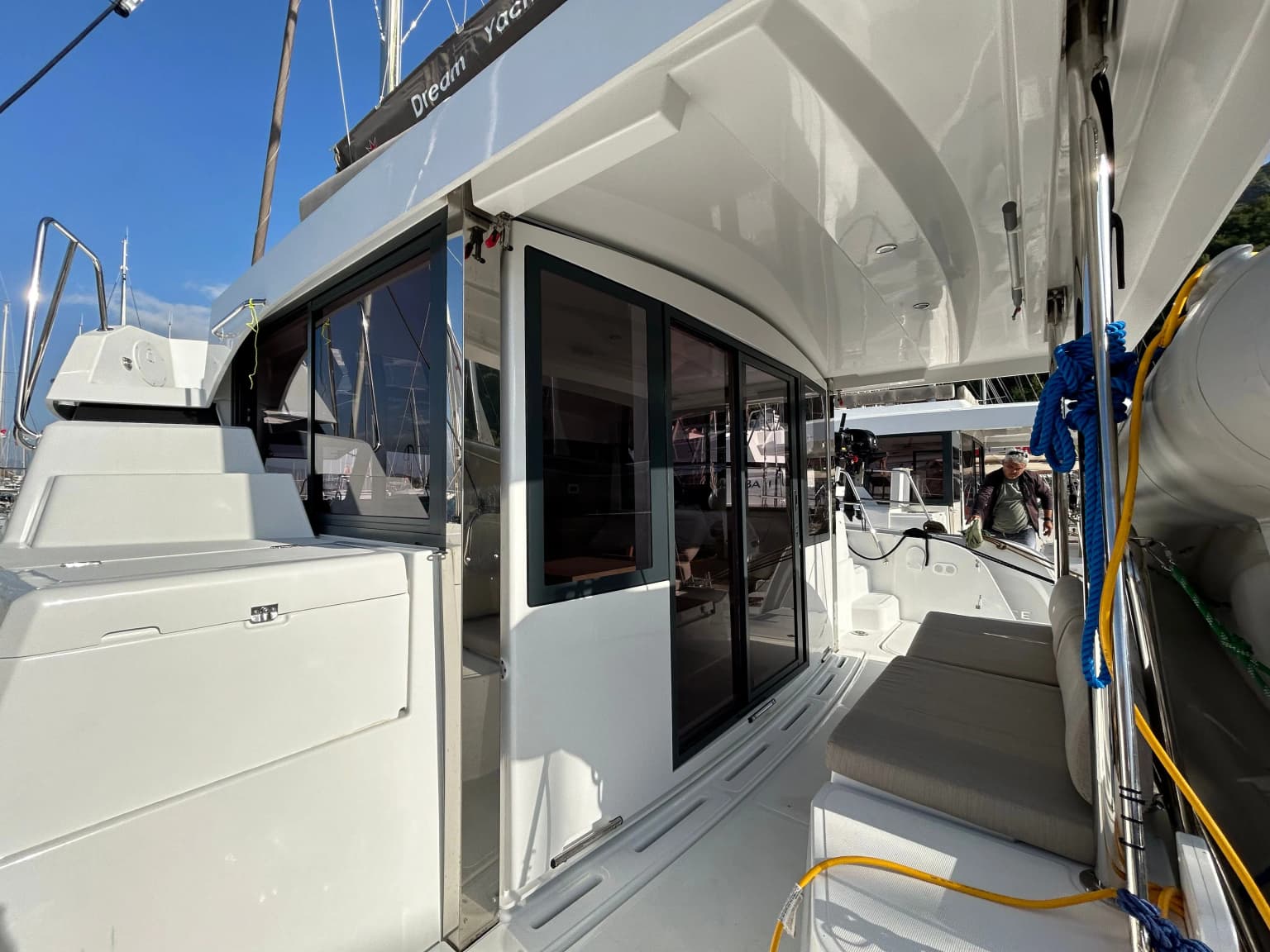 Aila Catspace: Spacious Comfort & Flybridge Fun - Fotoğraf 4