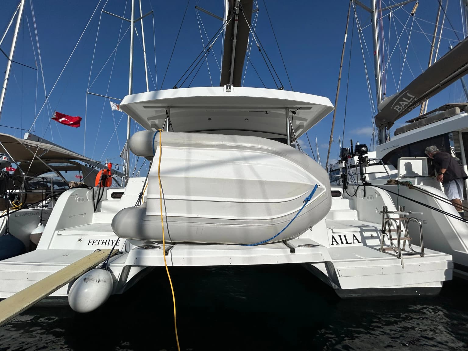 Aila Catspace: Spacious Comfort & Flybridge Fun - Fotoğraf 3