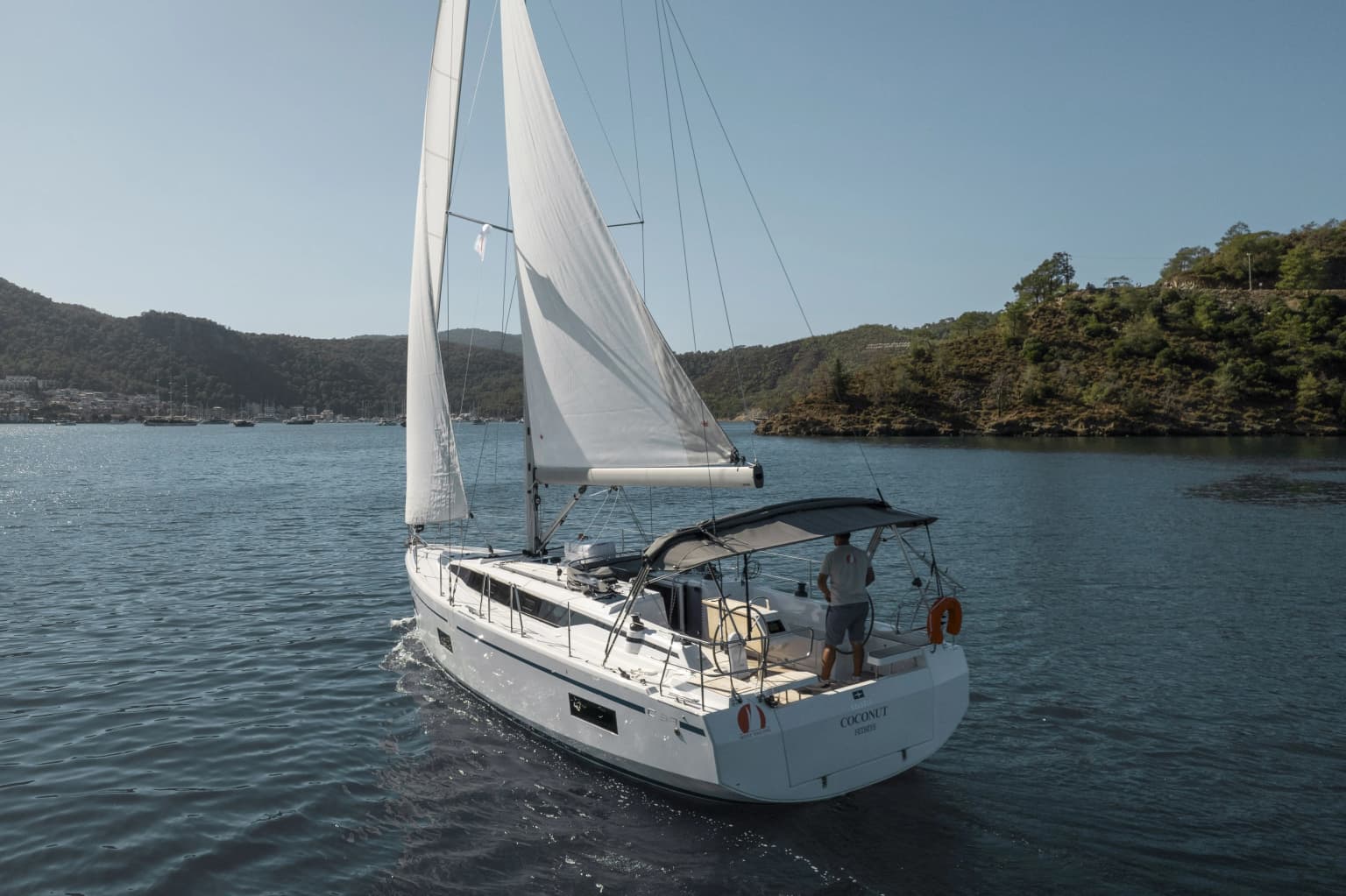 Coconut C38: Cozy 3-Cabin Sailing Escape - Fotoğraf 1