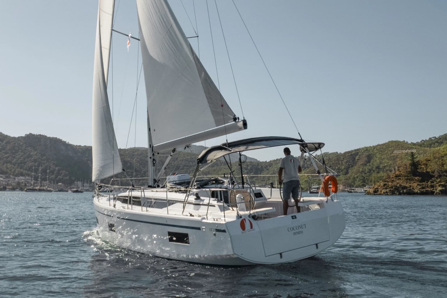 Coconut C38: Cozy 3-Cabin Sailing Escape - Fotoğraf 4