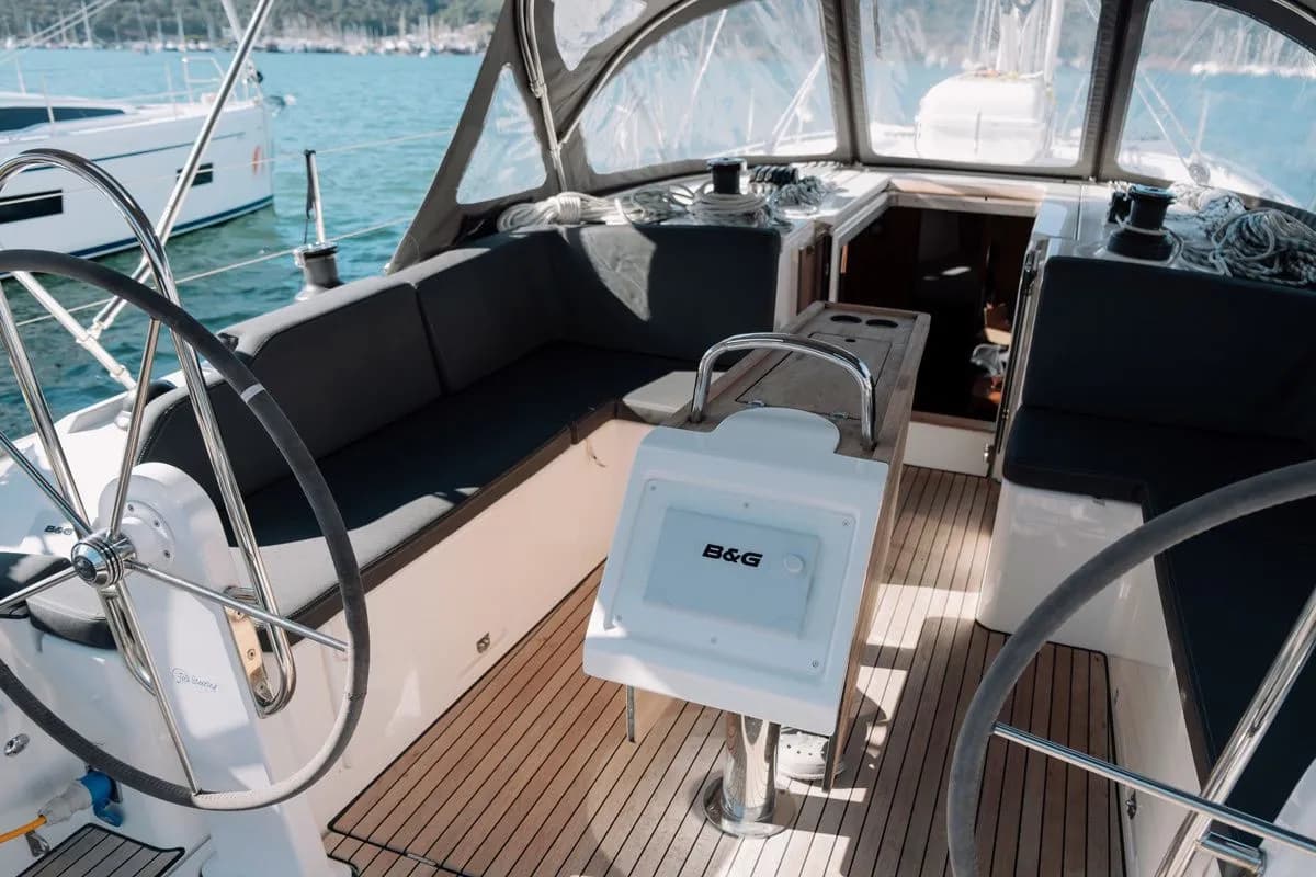 Aruna Bavaria C42: Stylish Sailing Comfort - Fotoğraf 5