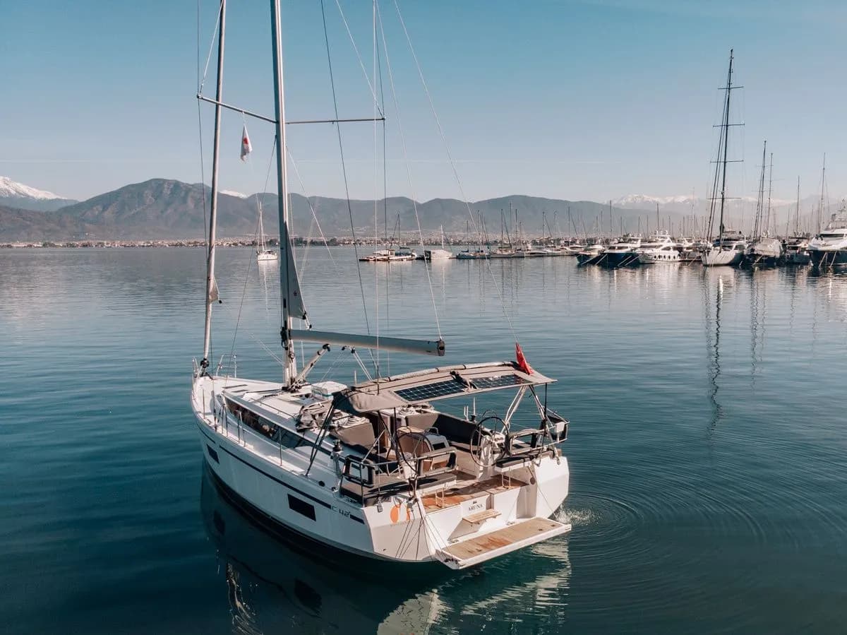 Aruna Bavaria C42: Stylish Sailing Comfort - Fotoğraf 3