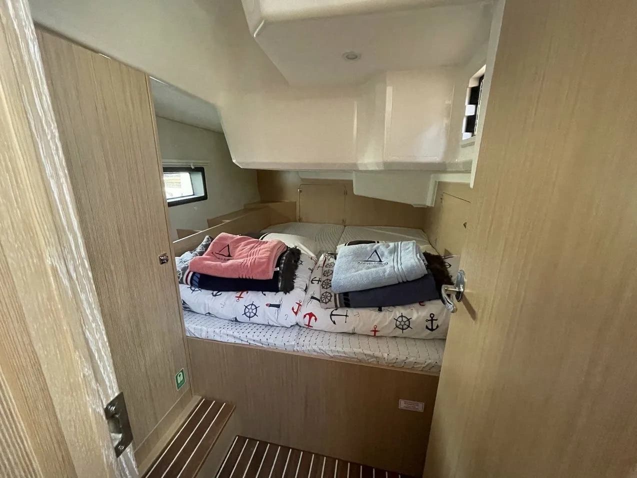 Lolim Bavaria C42: Stylish 3-Cabin Sailing Yacht - Fotoğraf 4