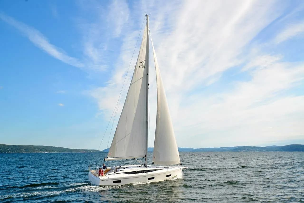 Sail Scorpius C42: Stylish Comfort & Adventure - Fotoğraf 1