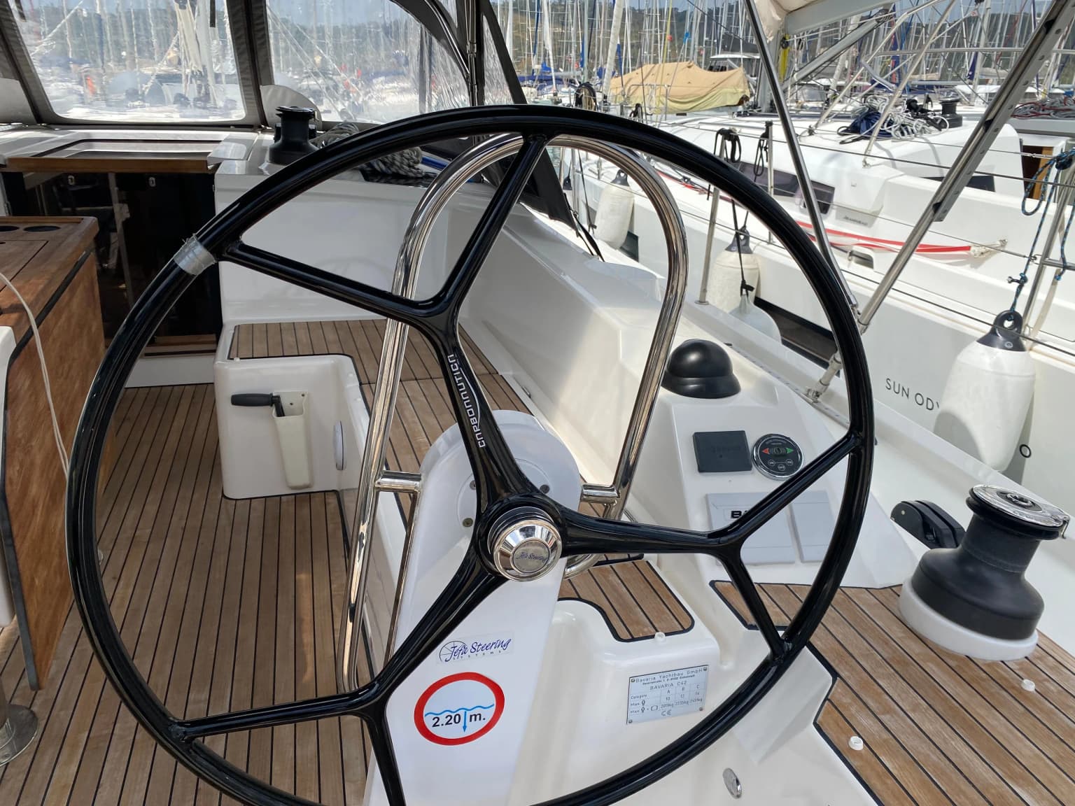Bavaria C42: Stylish Comfort & Sailing Fun - Fotoğraf 5