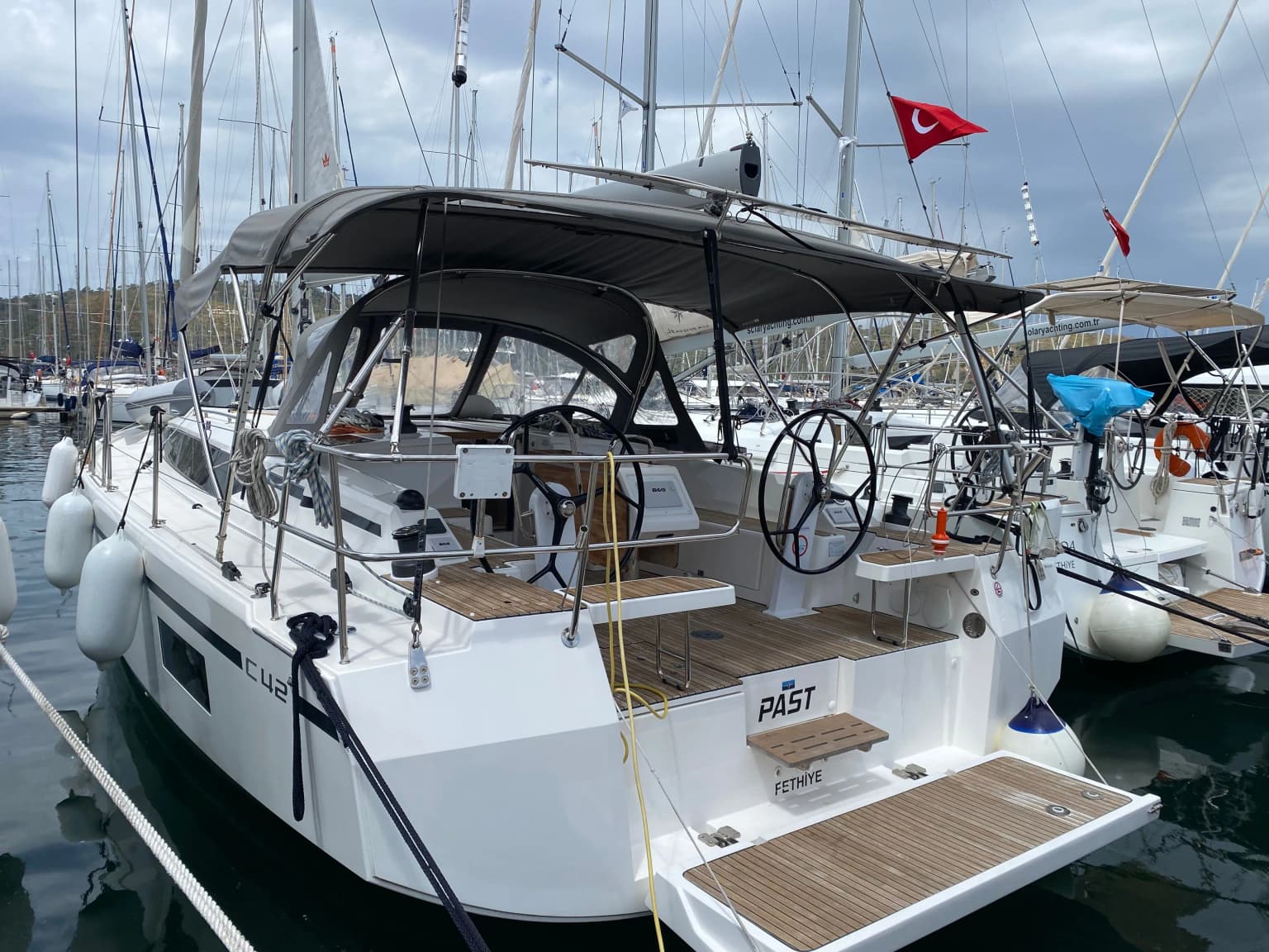 Bavaria C42: Stylish Comfort & Sailing Fun - Fotoğraf 3
