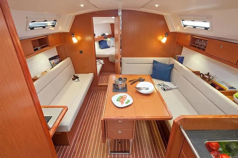 Zenith 3: Sleek 3-Cabin Sailing Escape - Fotoğraf 5