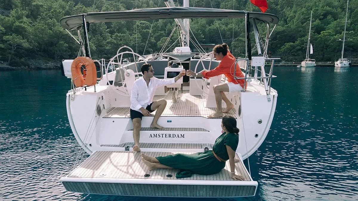 Amsterdam Cruiser 46: Konforlu ve Geniş Yelkenli - Fotoğraf 1