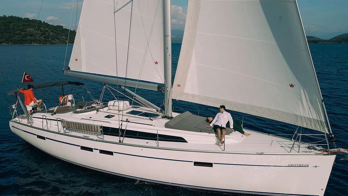 Amsterdam Cruiser 46: Konforlu ve Geniş Yelkenli - Fotoğraf 3