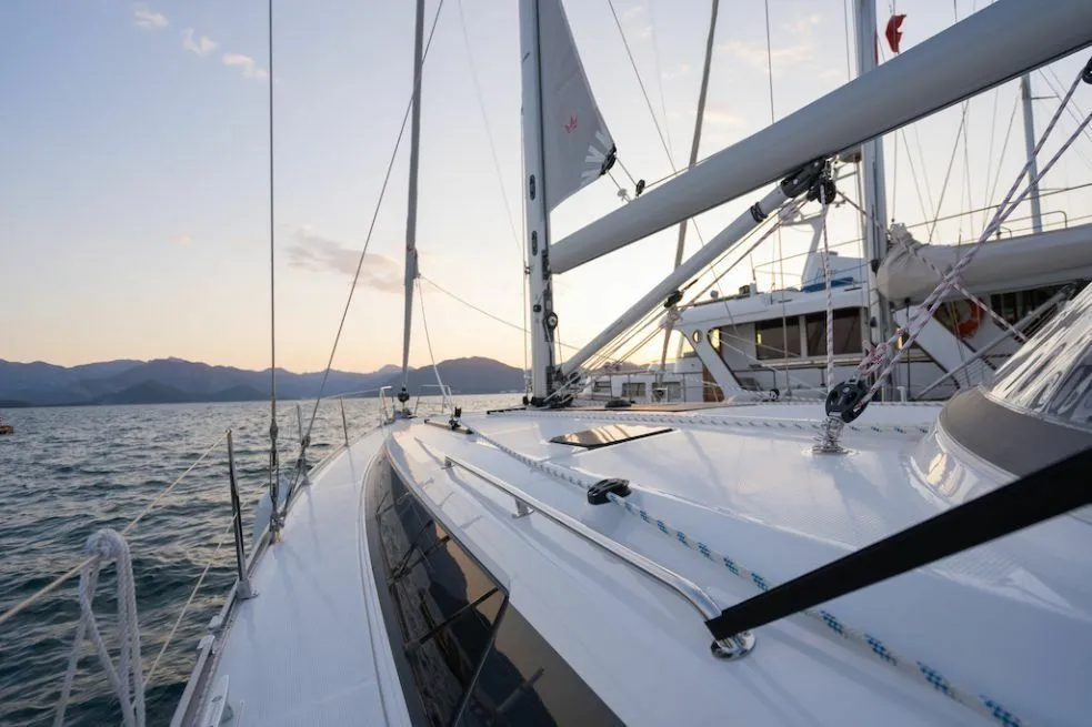 Marlin 1: Sleek 4-Cabin Cruiser for 8 - Fotoğraf 5