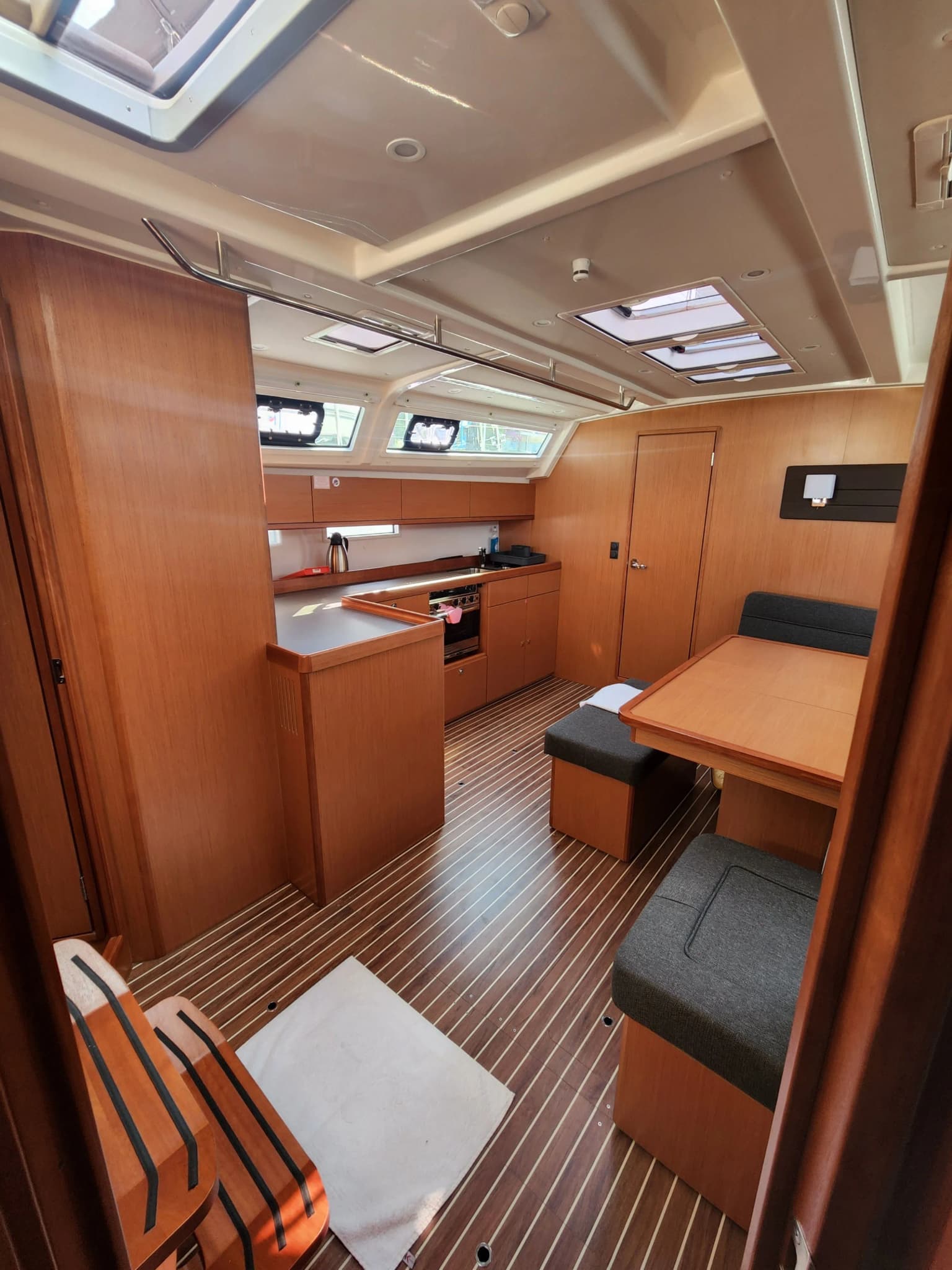 Sail Betelgeuse: Spacious 4-Cabin Cruiser - Fotoğraf 5