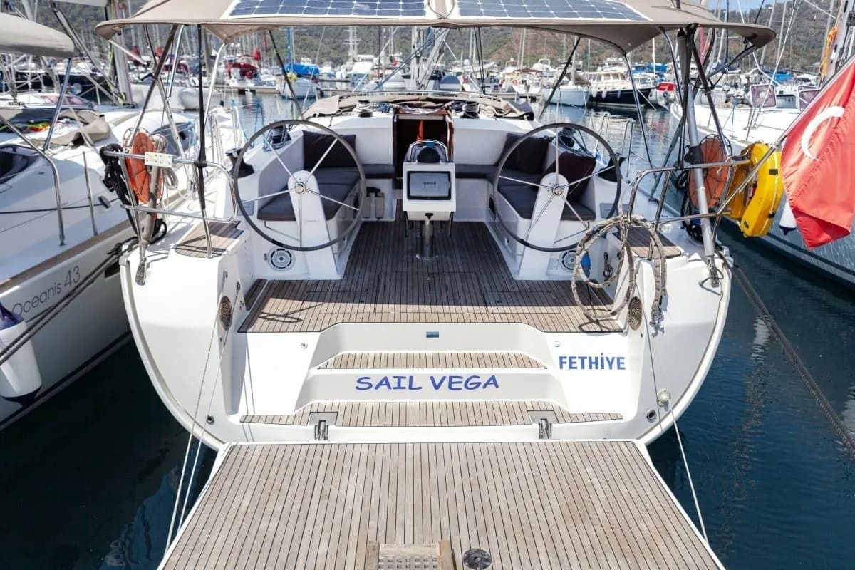 Sail Vega Cruiser 46: Konforlu 9 Kişilik Yelken Keyfi - Fotoğraf 1