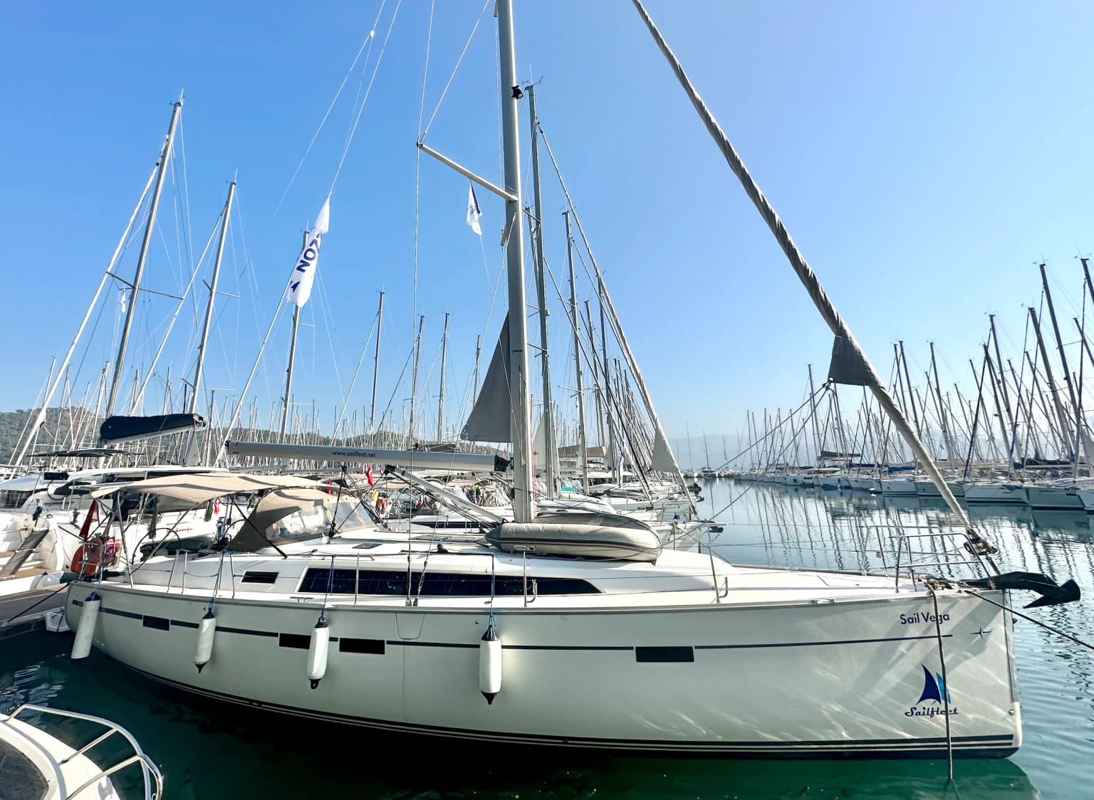 Sail Vega Cruiser 46: Konforlu 9 Kişilik Yelken Keyfi - Fotoğraf 3