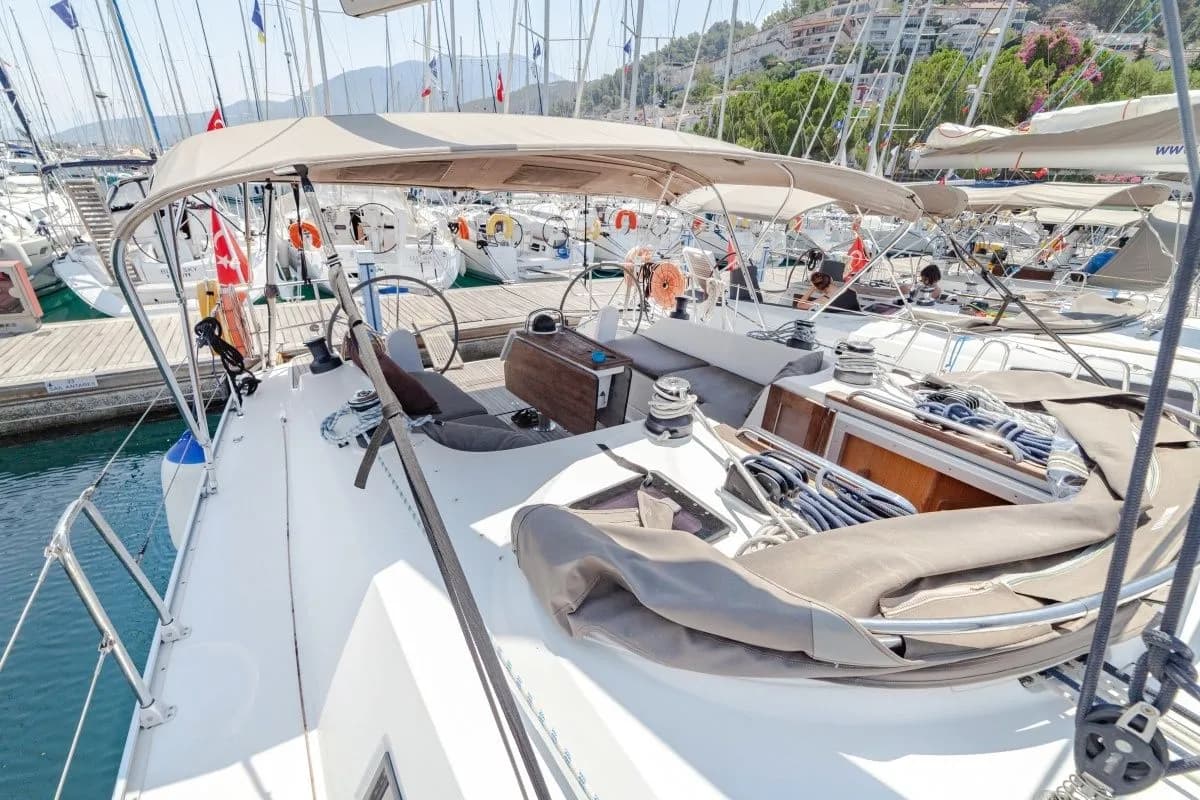 Sail Vega Cruiser 46: Konforlu 9 Kişilik Yelken Keyfi - Fotoğraf 4