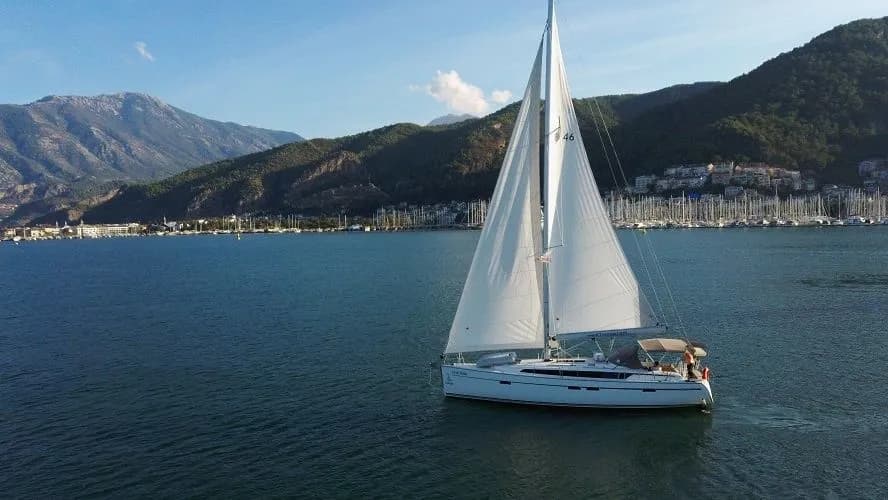 Santiago Cruiser 46 ile Fethiye'de Konforlu Yelken Keyfi - Fotoğraf 3