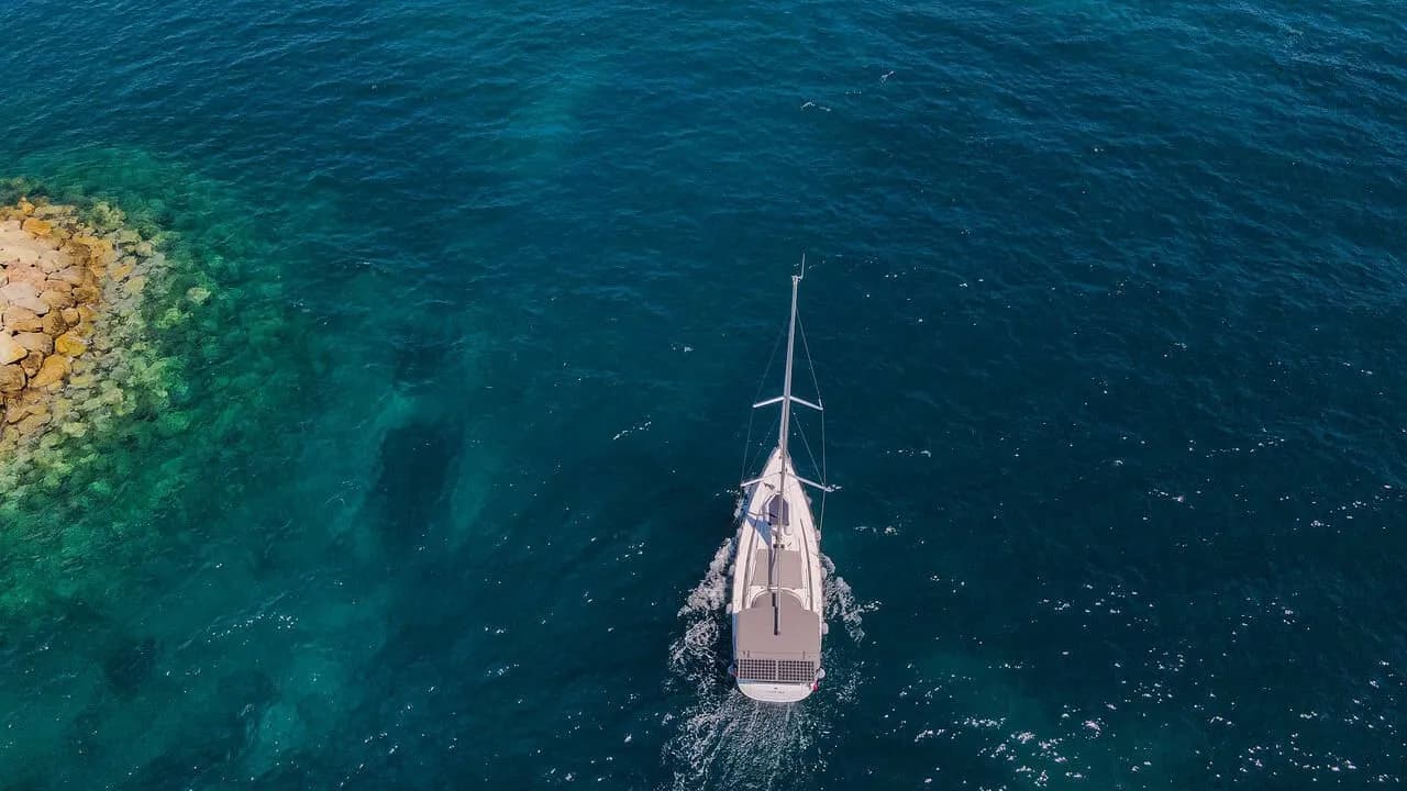 First Step: Spacious Cruiser with Wi-Fi & Oven - Fotoğraf 4