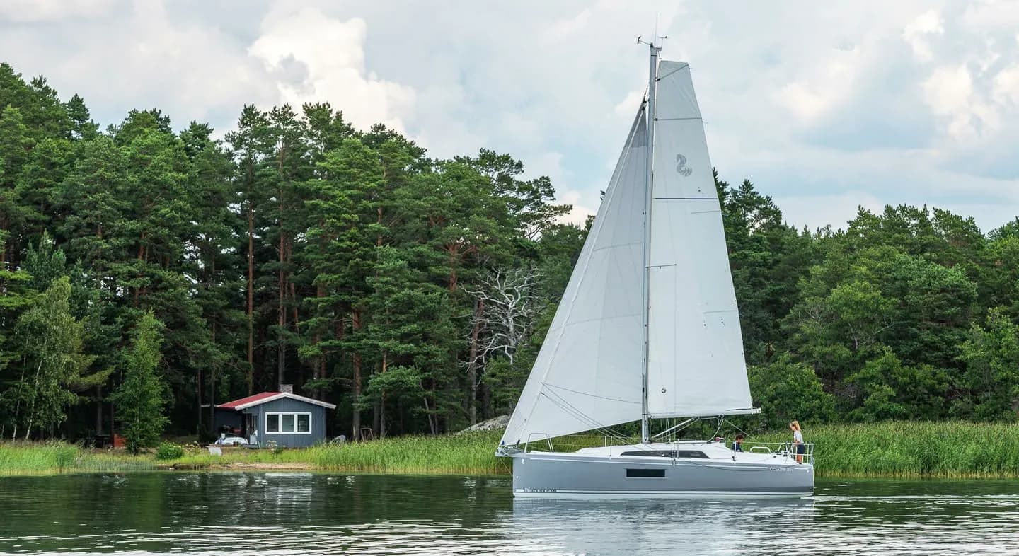 Beneteau Oceanis 30.1: Cozy 2-Cabin Sailing Escape - Fotoğraf 1