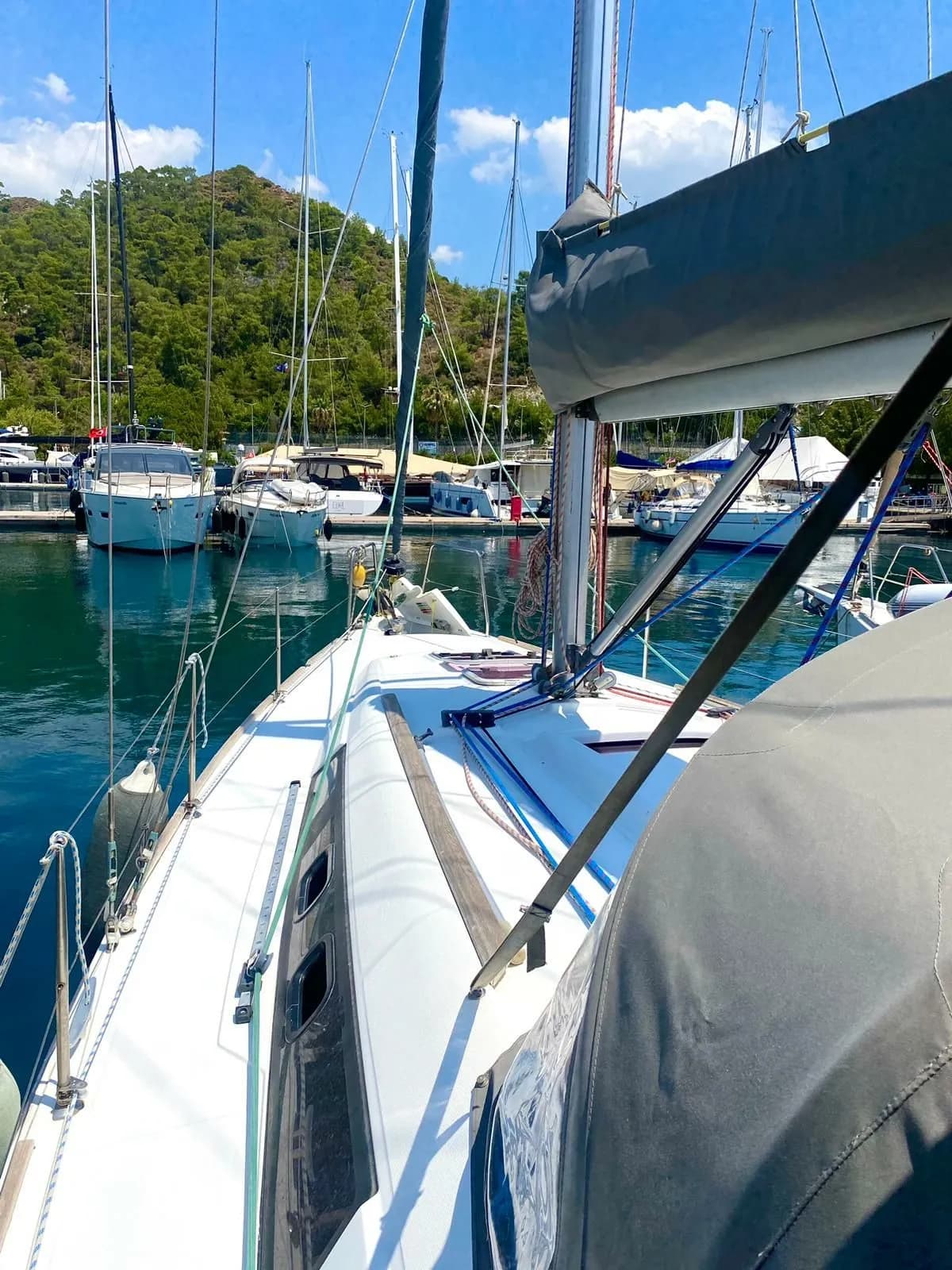 Smyrna Oceanis 34: Modern Sailing Comfort - Fotoğraf 5