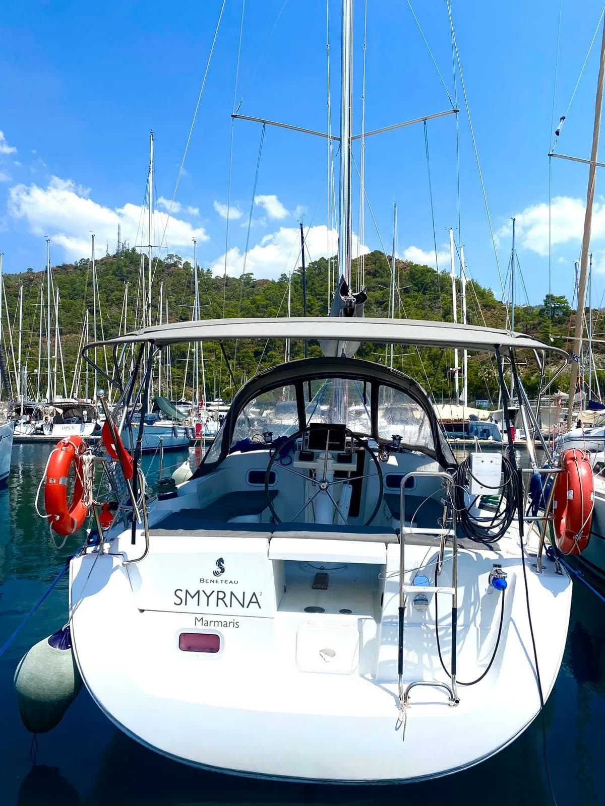 Smyrna Oceanis 34: Modern Sailing Comfort - Fotoğraf 4