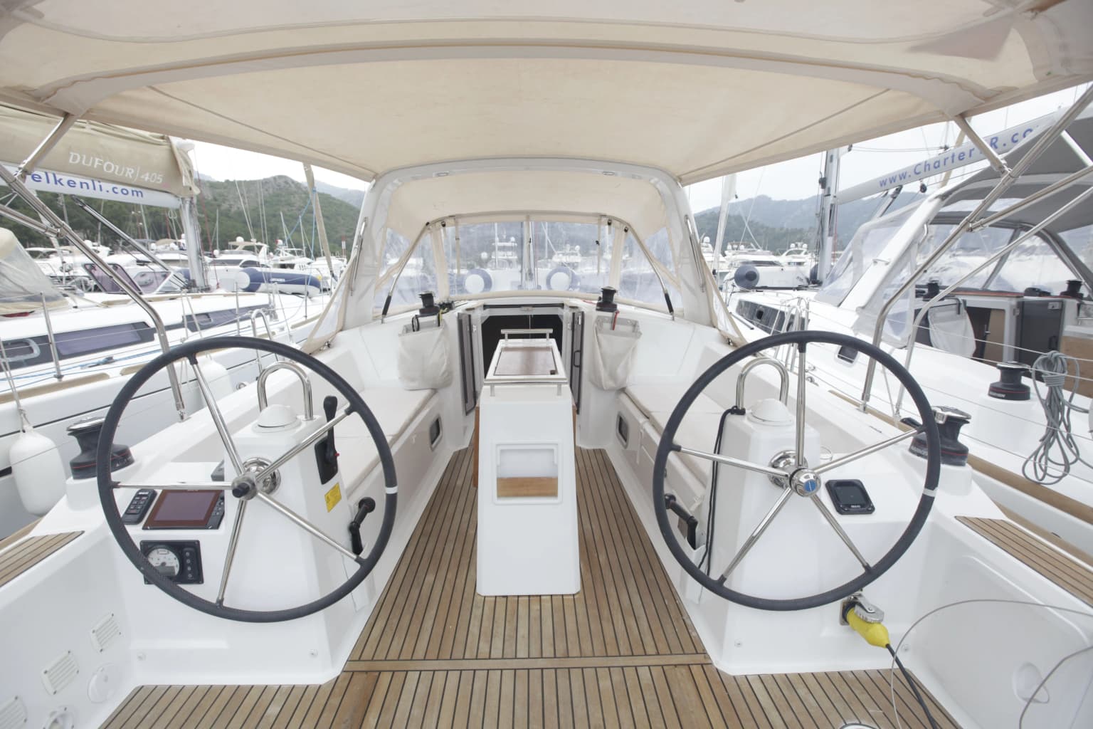 Minta Oceanis 35: Konforlu 3 Kabinli Yelken Keyfi - Fotoğraf 4