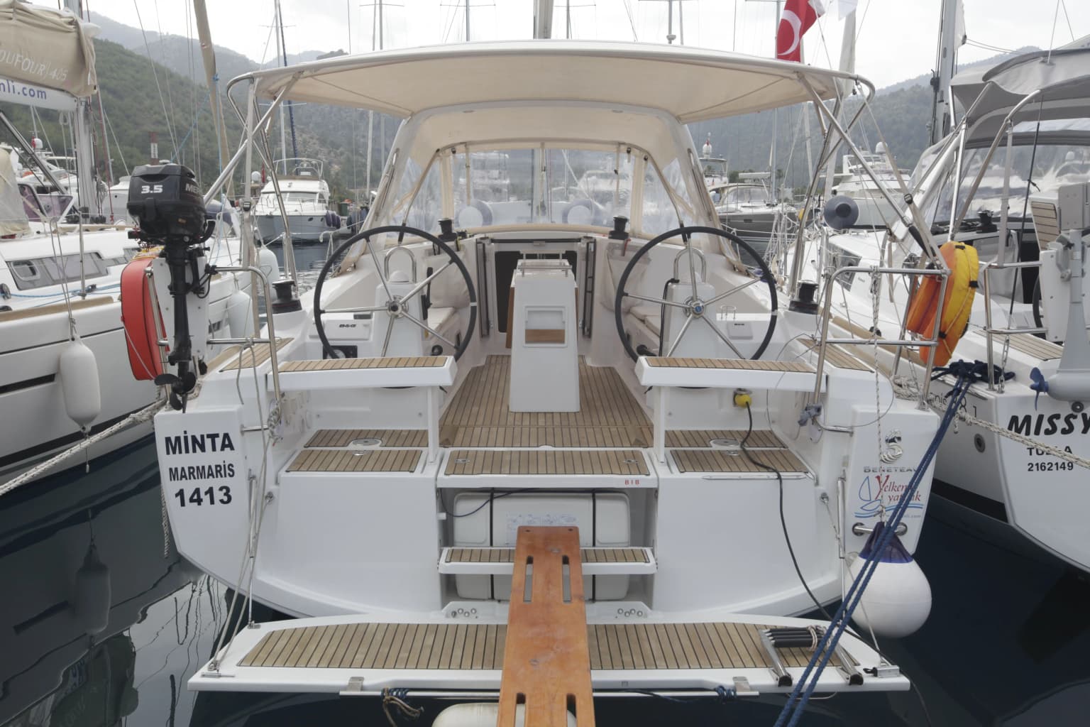 Minta Oceanis 35: Konforlu 3 Kabinli Yelken Keyfi - Fotoğraf 1