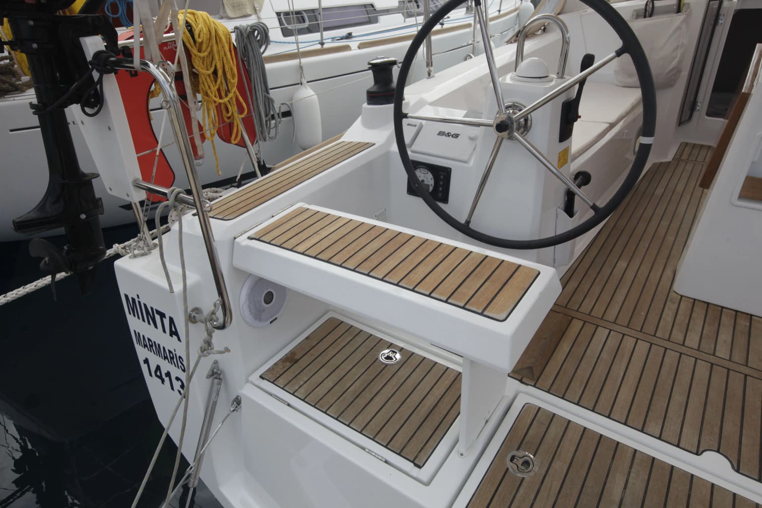 Minta Oceanis 35: Konforlu 3 Kabinli Yelken Keyfi - Fotoğraf 3