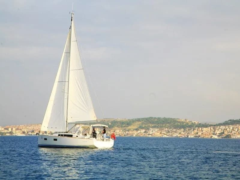 Beneteau Oceanis 38: Komfort & Abenteuer in Marmaris - Fotoğraf 3