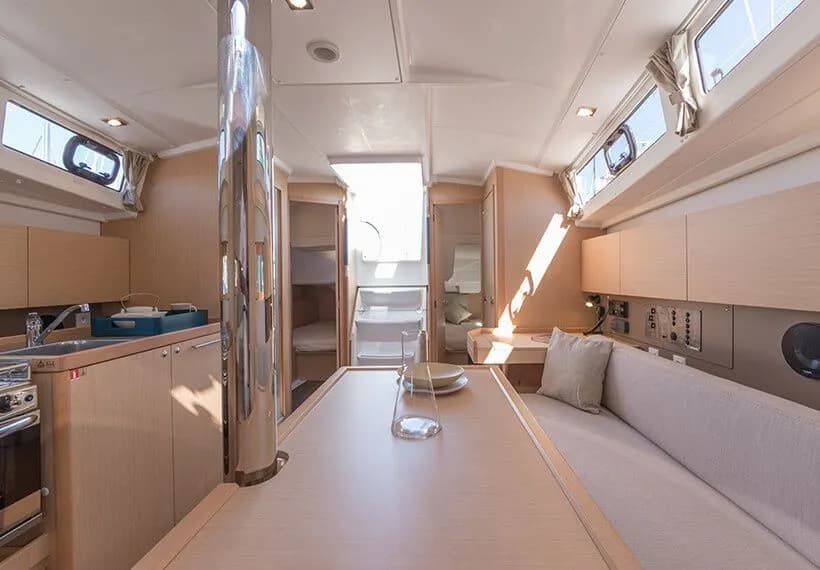Neo Oceanis 38: Stylish 3-Cabin Sailing Escape - Fotoğraf 4