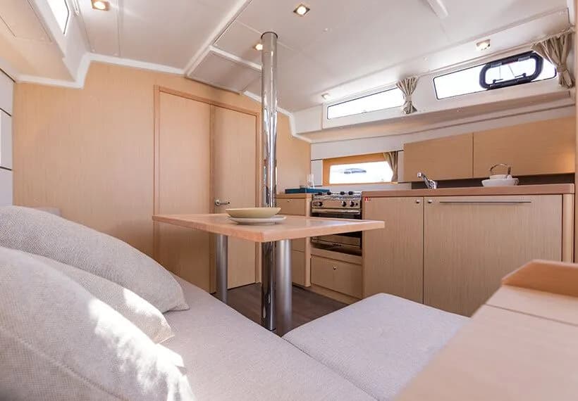 Neo Oceanis 38: Stylish 3-Cabin Sailing Escape - Fotoğraf 5