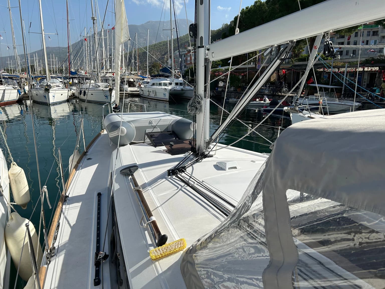 Helena Oceanis 38.1: Konforlu 3 Kabinli Yelken Keyfi - Fotoğraf 4