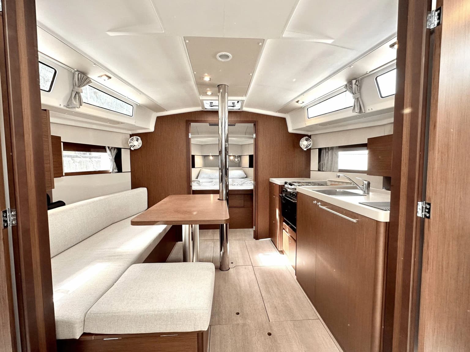 Sail Bellatrix: Stylish 3-Cabin Sailing Escape - Fotoğraf 5