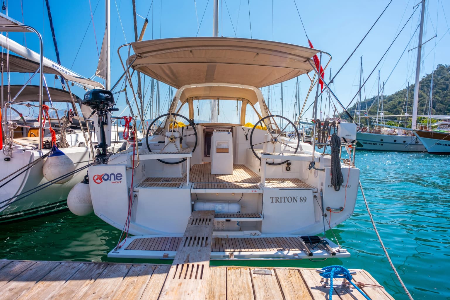 Triton 89: Stylish 3-Cabin Sailing Escape - Fotoğraf 4