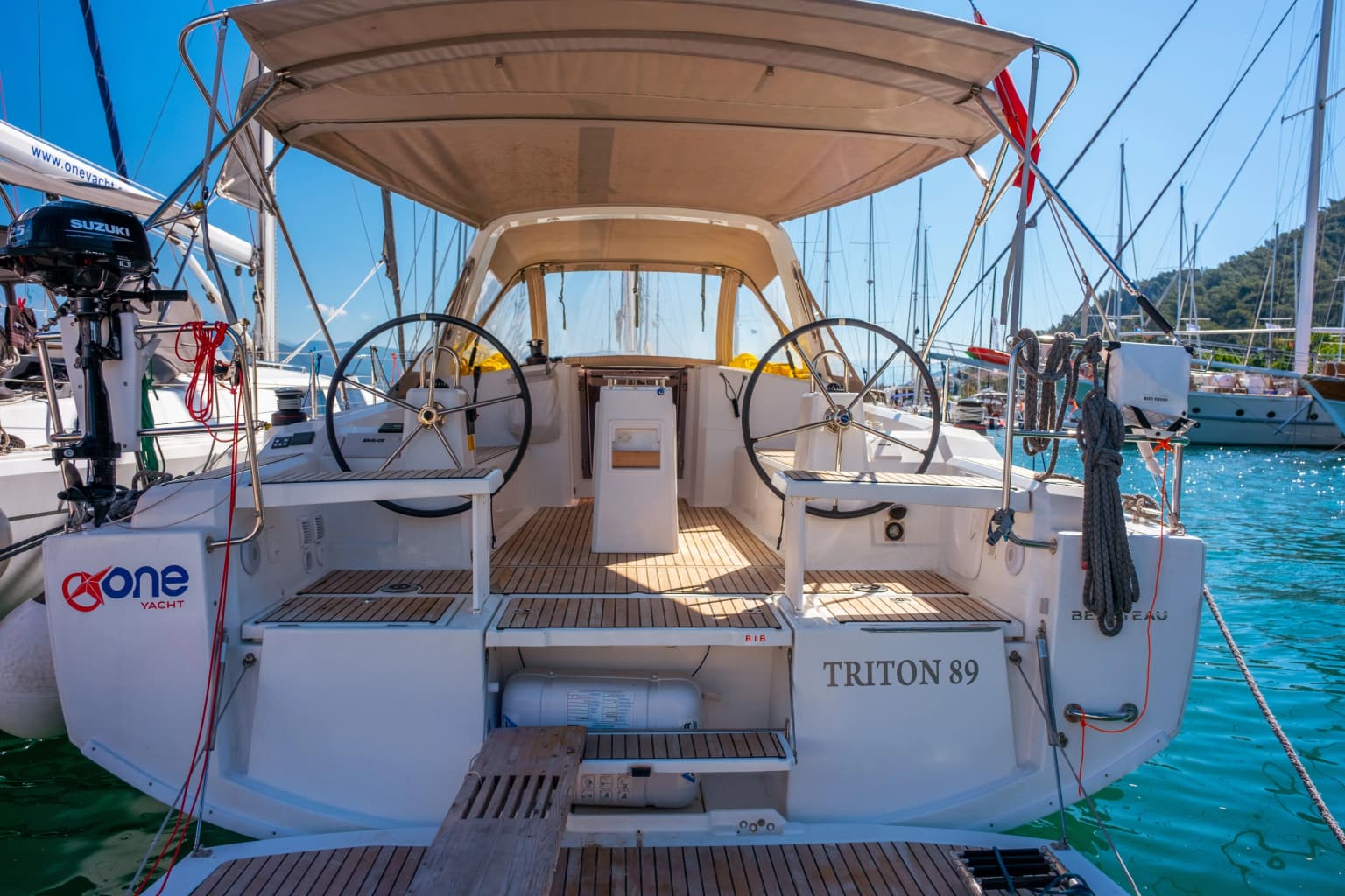 Triton 89: Stylish 3-Cabin Sailing Escape - Fotoğraf 5