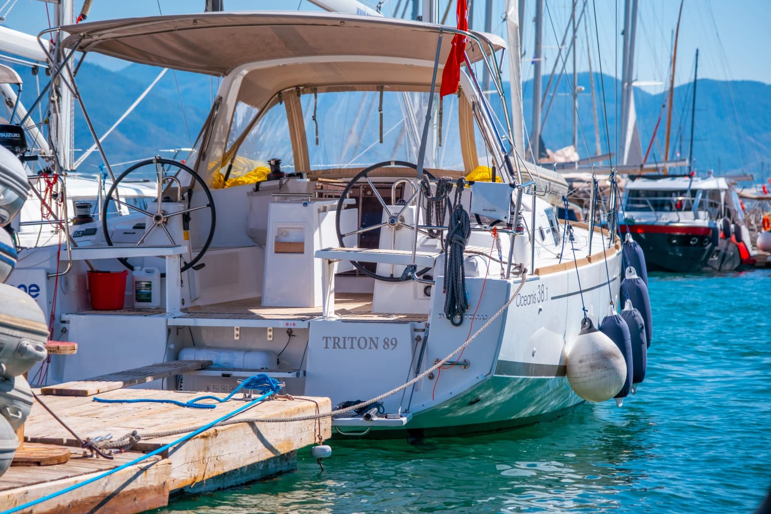 Triton 89: Stylish 3-Cabin Sailing Escape - Fotoğraf 3