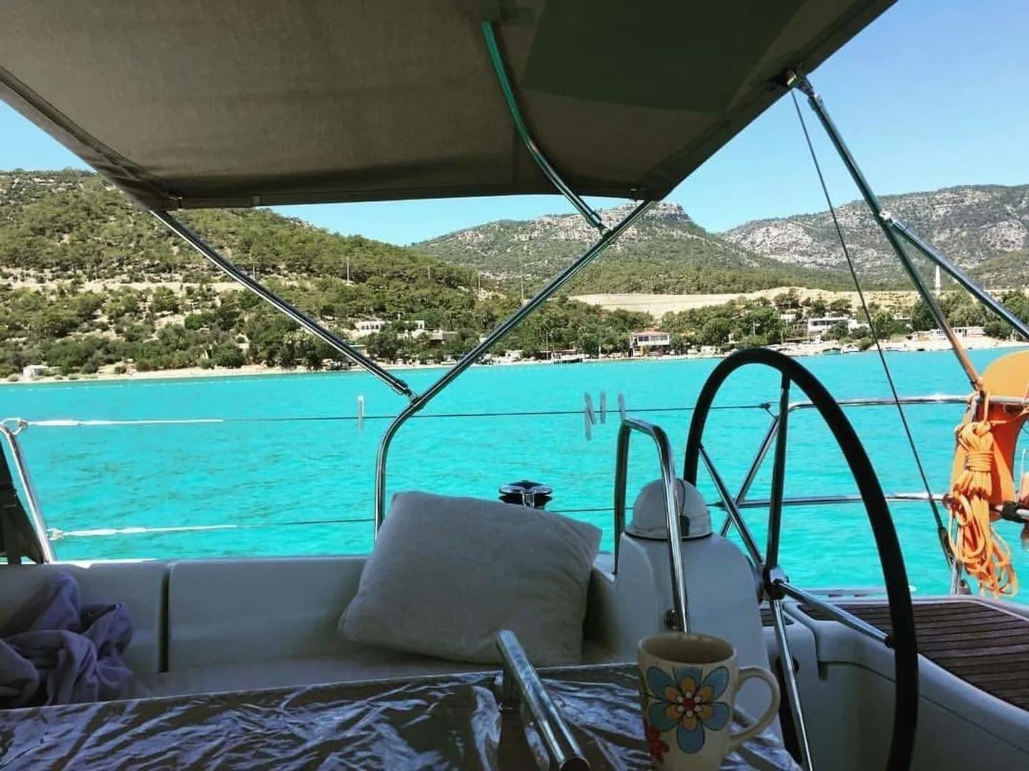 Adrena Oceanis 40: Konforlu ve Enerjik Yelken Keyfi - Fotoğraf 5