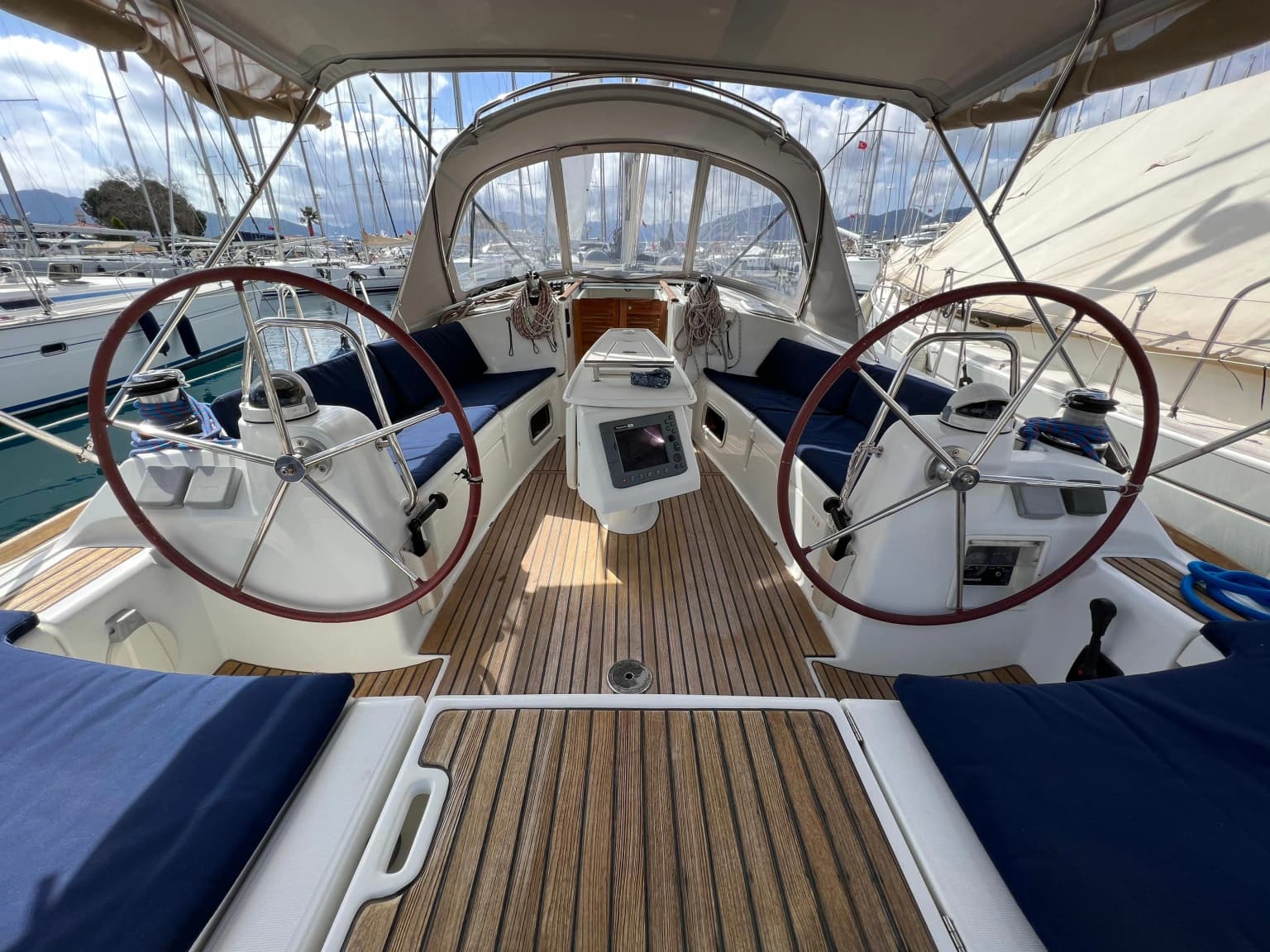 Arina: Beneteau Oceanis 40 — Комфорт и стиль в Мармарисе - Fotoğraf 5