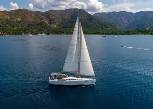 Zezo: Marmaris'te Konforlu 3 Kabinli Yelken Keyfi - Fotoğraf 1
