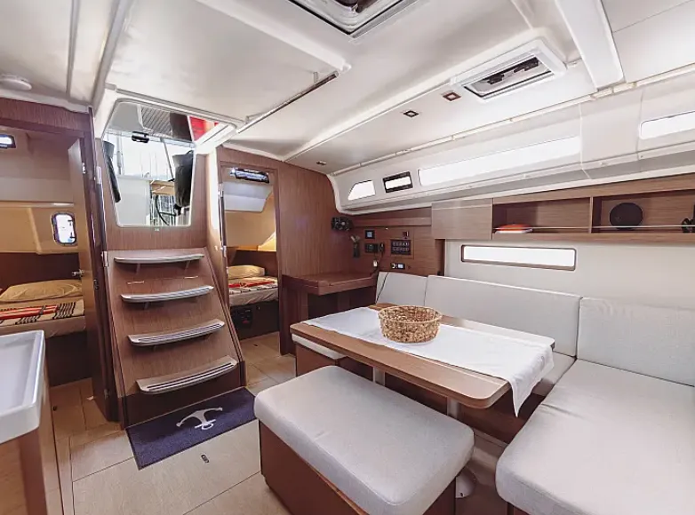 Miro Oceanis 40.1: Stylish Sailing Comfort - Fotoğraf 4