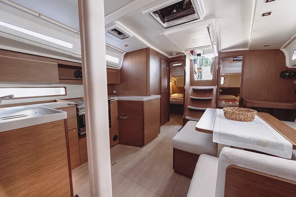 Miro Oceanis 40.1: Stylish Sailing Comfort - Fotoğraf 5