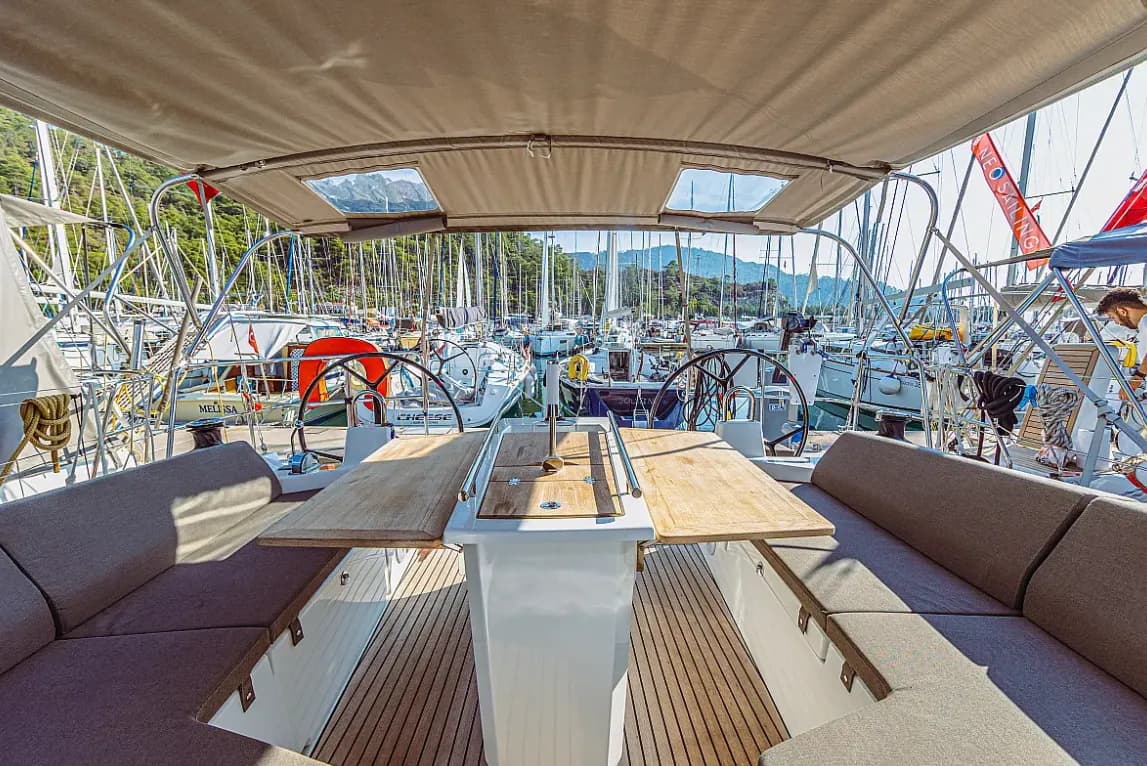 Miro Oceanis 40.1: Stylish Sailing Comfort - Fotoğraf 3