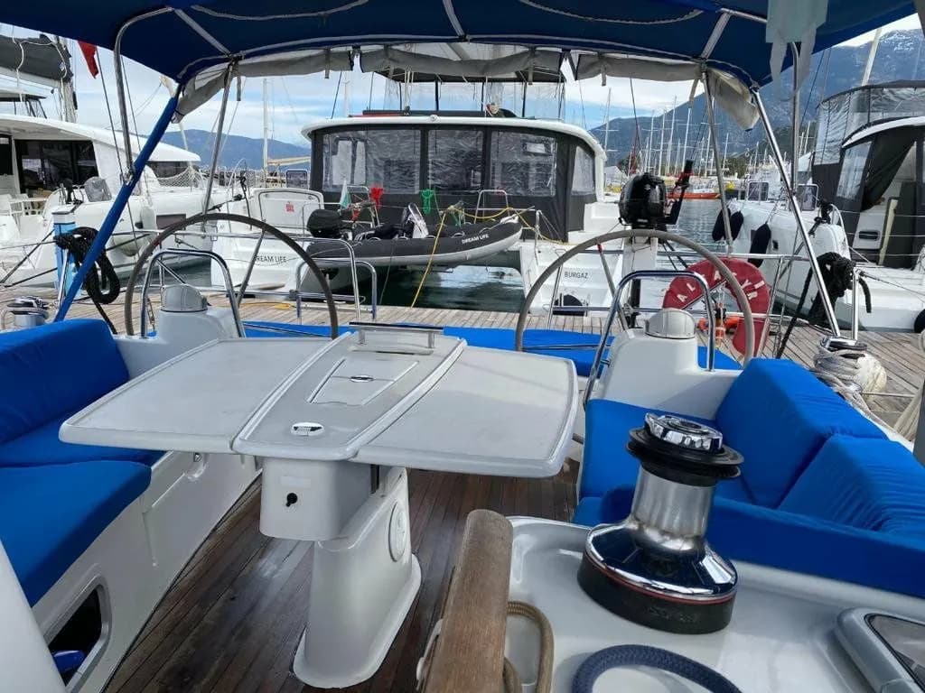 Filadelfo Oceanis 43: Konforlu ve Ferah Yelken Keyfi - Fotoğraf 4