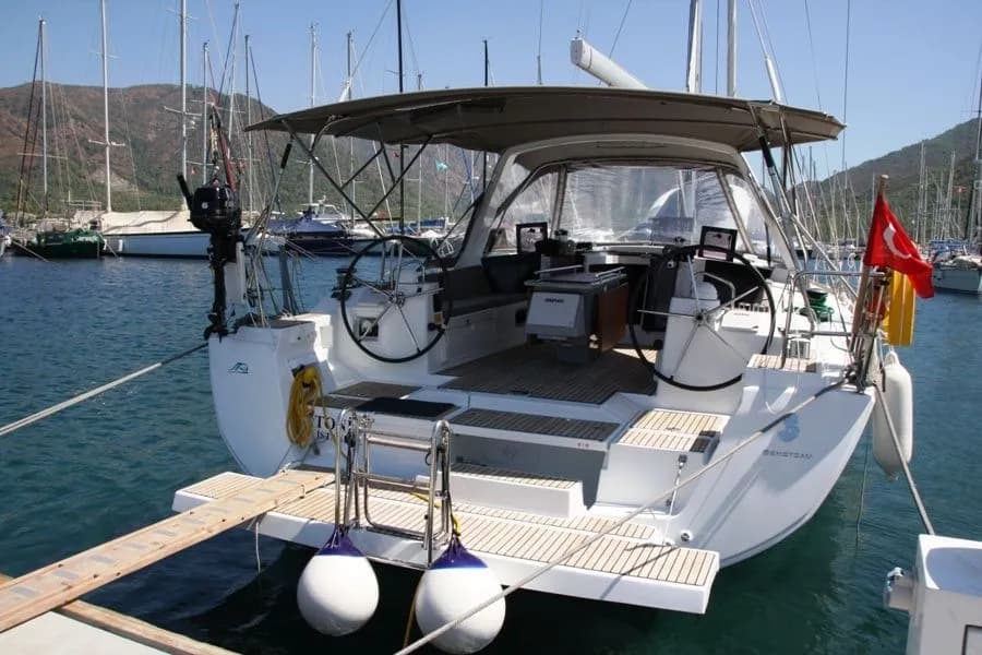 Tonic Oceanis 45: Comfort & Adventure in Marmaris - Fotoğraf 3