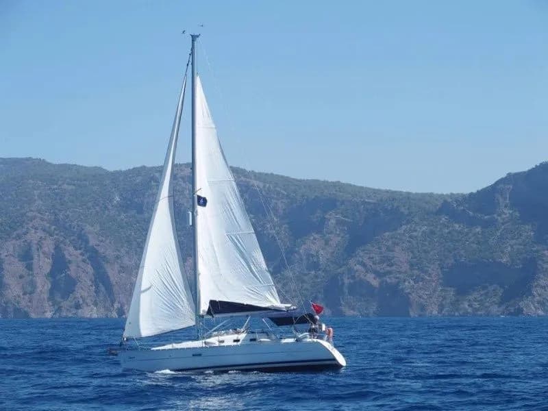 Zippy: Stylish 2-Cabin Sailing Yacht with Flybridge - Fotoğraf 3