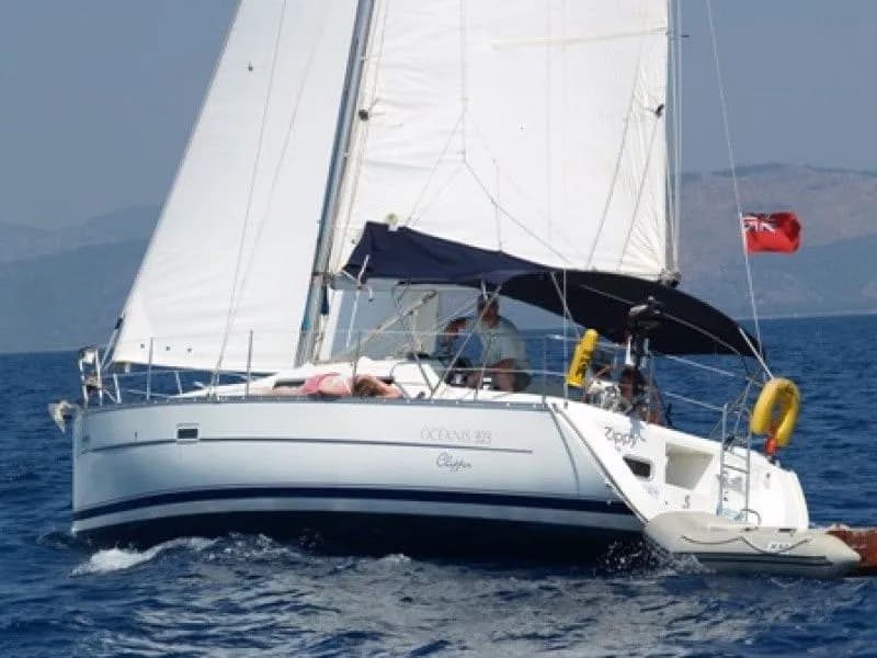 Zippy: Stylish 2-Cabin Sailing Yacht with Flybridge - Fotoğraf 1